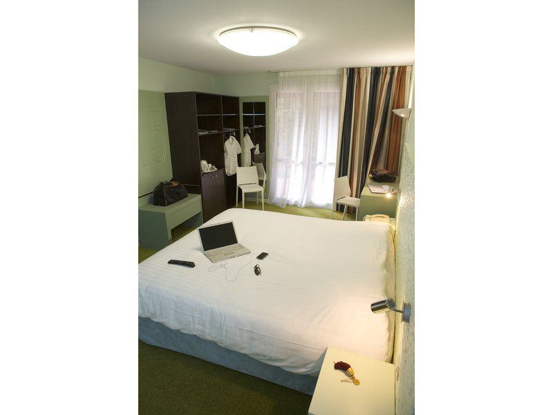 Logis Le Rabelais Hotel- Restaurant - Spa 퐁테네이르콩트 외부 사진